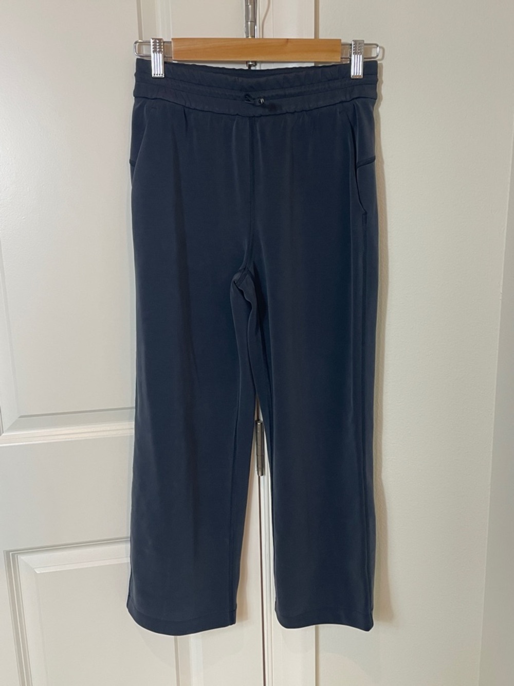 Lululemon Softstreme Straight Leg Cropped Pant